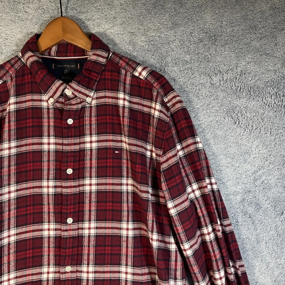 Tommy Hilfiger Men's XL Regular Fit Long Sleeve Flannel Shirt Red White Plaid‎